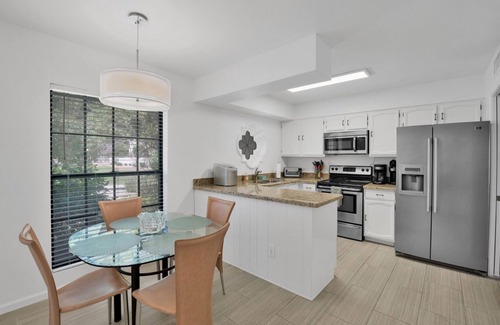 South Scottsdale House | Privacy-Family Friendly, Pet Friendly, Clean, Tennis, Green Belt, Private Patio