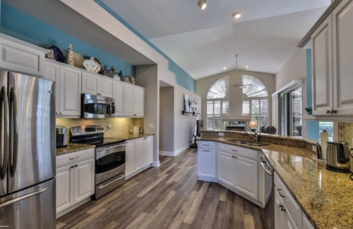 Samsula-Spruce Creek House | Privacy, Pool & Serenity. 3BD 3BA, 10 min to Daytona beach. Fly-In Community.