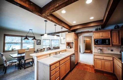 Hermosa House | Privacy-YES! Animas Valley gem sleeps 11 on 5 acres with Creek/Pond/Natl Forest!