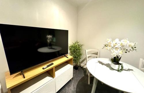 Moffat Apartment | Private 1 bed flat Knightsbridge, Chelsea
