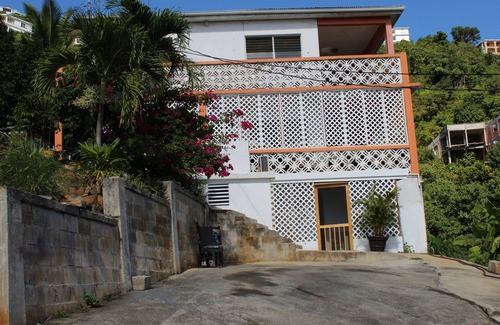 North Side Apartment | Private 1 bedroom apartment - 10 min from Magens Bay Beach