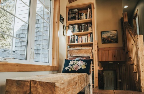 Yarmouth House | Private 11 acre property, hot tub, 3 minutes from town and minutes to beaches