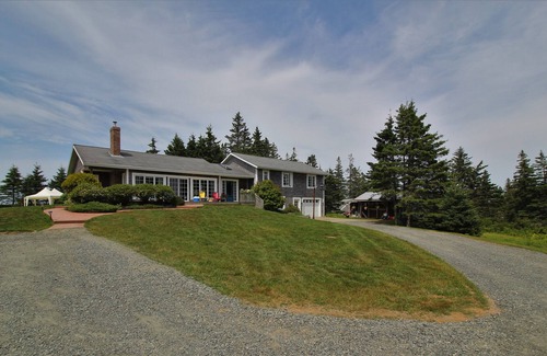 Yarmouth House | Private 11 acre property, hot tub, 3 minutes from town and minutes to beaches