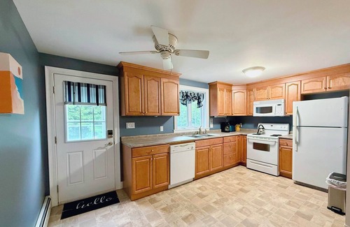 Woodstock Apartment | Private 1BD in Heart of White Mtns: Balcony, River Access, Full Kitchen & More