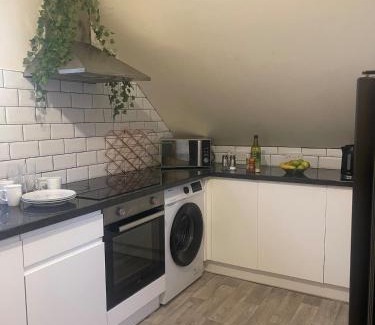 Cavendish Apartment | Private 1st Floor Semi Detatched House Full Setup!