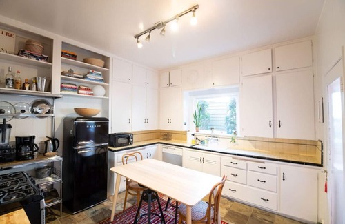 Atlantic House | Private 2 Bedroom Bungalow w/Wi-Fi + Kitchen