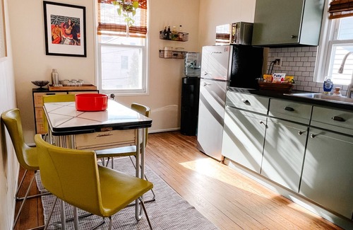 Long Beach Apartment | Private 2nd story apartment in the heart of Long Beach- Pura Vida!