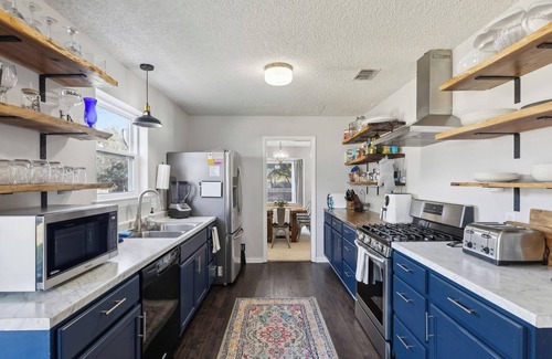 Cleburne House | Private 3 BR Unit + Pool - Connected Owner's Unit