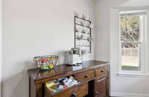 Cleburne House | Private 3 BR Unit + Pool - Connected Owner's Unit