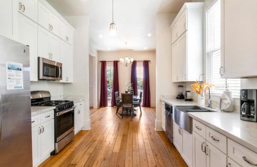 Faubourg Lafayette Apartment | Private 3BR on Carondelet by Hosteeva