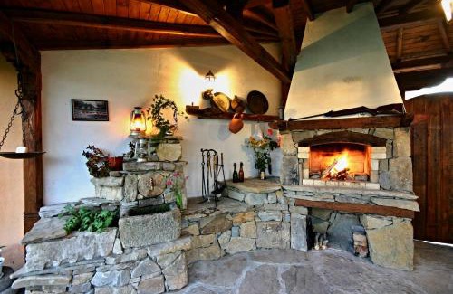 Dryanovo House | Private 4BR-2BA guest House Dryanovo with Pool and FREE Parking