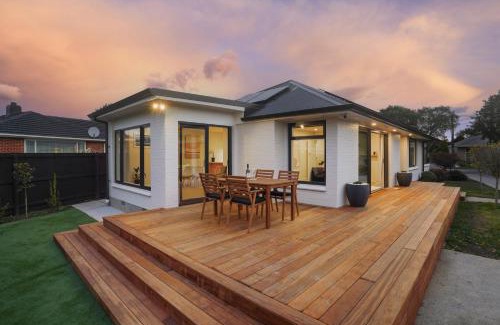 Christchurch House | Private, 4BR Family Home, Free Parking, 4km to Airport