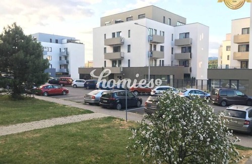 Nitra Apartment | ⭐Private 5 star⭐Stylish⭐3 room flat+ in-door Pkg