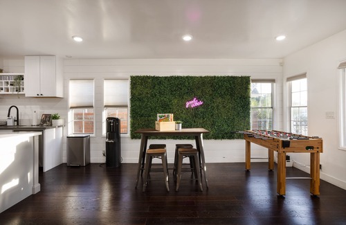 Hawthorne House | Private 5BR: Hot Tub + FirePit, Workspace + Parking, Mins to LAX, SoFi, Beach