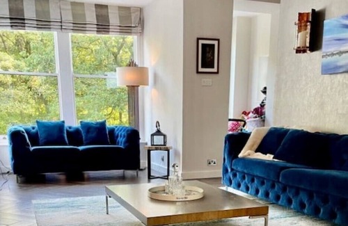 Cardiff House | Private 7-bedroom villa with hot-tub, heated pool and bar.