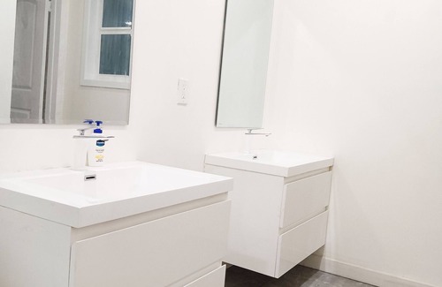 Monterey Park House | Private Access Big Master Suite