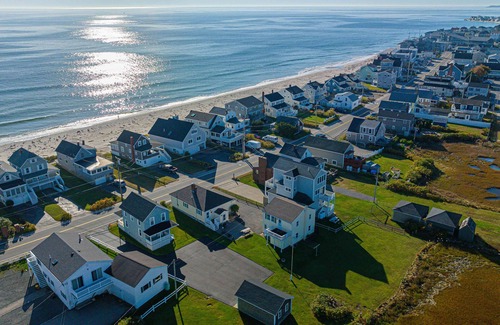 Wells Beach House | Private access to the beach! Sleeps 9.