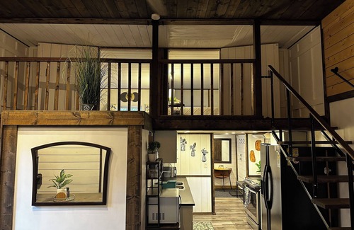 Hope Cabin | Private and cozy cabin with mountain views! Minutes away from historic Hope BC.