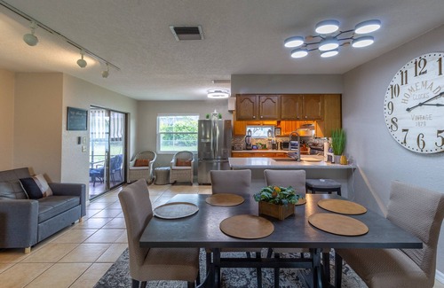 Englewood East House | Private and cozy home - 10 minutes from the beach