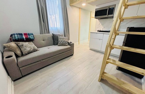 Richview Apartment | Private and Cozy Loft Close to the Airport in Etobicoke