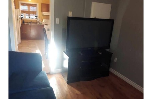 Terra Nova Apartment | Private and cozy one bedroom sanctuary few minutes from the Airport