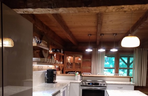 Kodak Cabin | Private and peaceful cabin in convenient location with seasonal outdoor pool