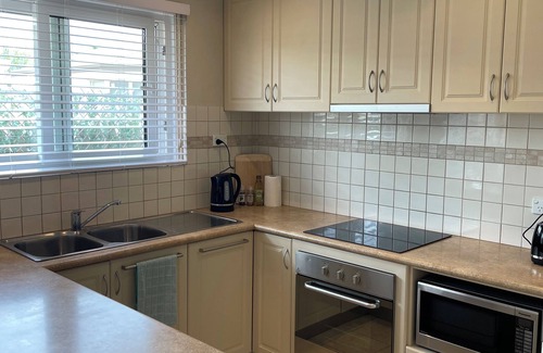 Kardinya House | Private and Secure, 3 bed 1.5 bath