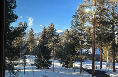 Sunset Ridge House | Private and spacious 4bd Cabin-360 views of nature Close to skiing!