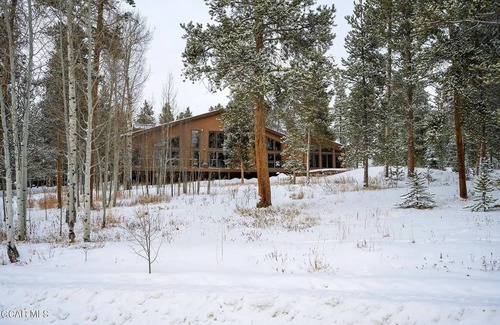 Sunset Ridge House | Private and spacious 4bd Cabin-360 views of nature Close to skiing!