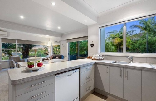 Hamilton North Apartment | Private Apartment Close to City
