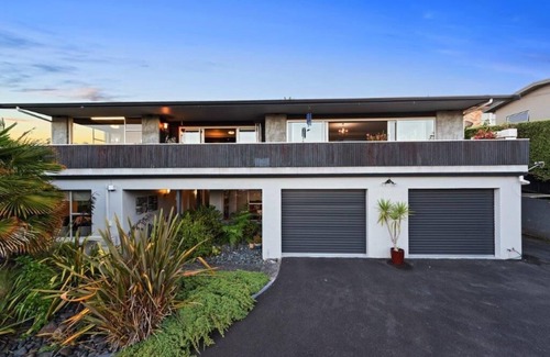 Hamilton North Apartment | Private Apartment Close to City