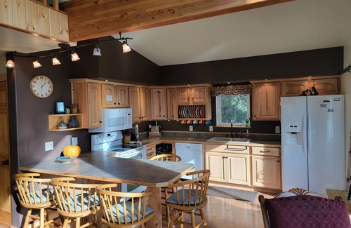 Moose Pass Ski Chalet | Private Awesome Views Centrally Located Custom Chalet