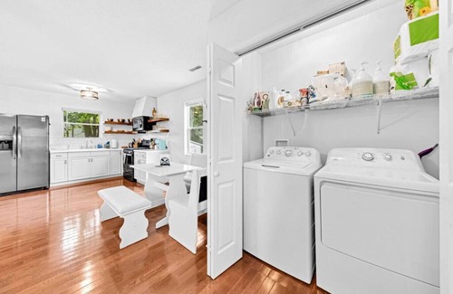 West Ashley House | Private Backyard With Fire Pit, 15 Min to Downtown