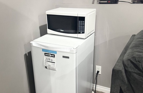 Brandon Condo | Private Basement Suite in Brandon – Kitchenette, Dining & Comfort