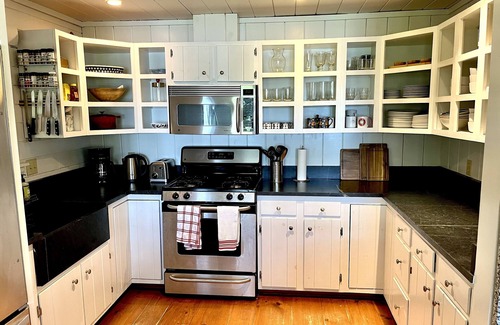 Phippsburg House | Private Bayfront Home 2 mins from Popham Beach with Hot Tub