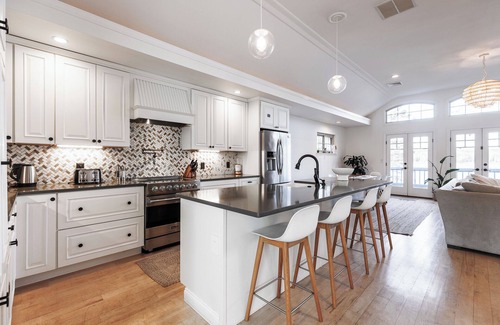 Jim Thorpe House | Private Beach & Dock, Pickleball, Kayaks, Pool table, Firepit, 240V-EV