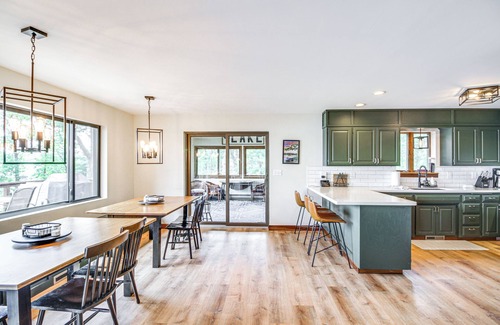 Baxter Cabin | Private Beach & Dock: White Sand Lake Retreat!