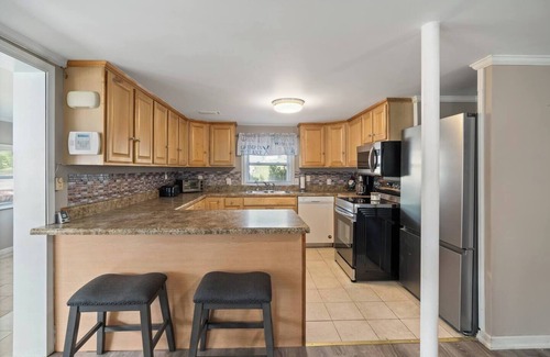 Taylorsville Cottage | Private beach, game room, tiki bar!
