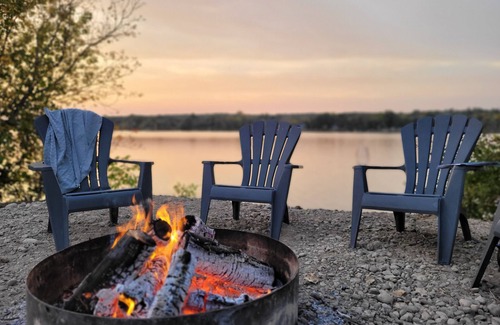 Plaisance Ski Chalet | Private beach on the Ottawa river!