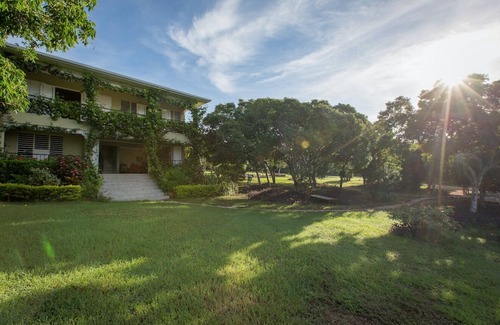Treasure Beach Villa | Private Beachfront garden villa with Pickleball court - Coquina