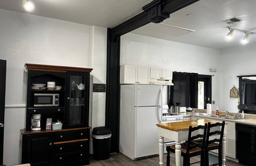 Historic District Apartment | Private, Beautiful apartment in historic district 1/1