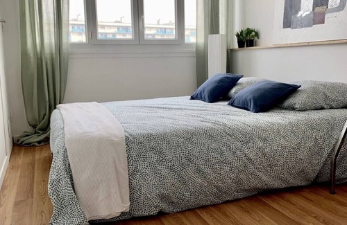 Bron Bed & Breakfast | Private bedroom plus shower room and toilet