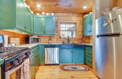 Bethel Cabin | Private Bethel Cabin w/Covered Deck: 5 Mi to Town