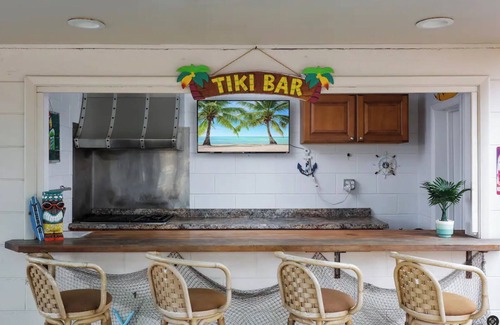 Seaside Heights Cottage | Private bkyd w/tiki Bar, Linens + towels included, Walk to beach. 4 beach badges