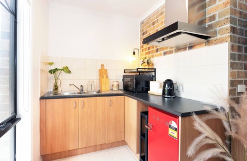 Bentleigh House | Private, Bright & Cozy 2BR Retreat in Bentleigh | Steps to Train, Park & Shops