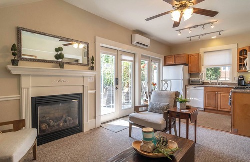 Roseburg House | Private bungalow with AC in charming Roseburg