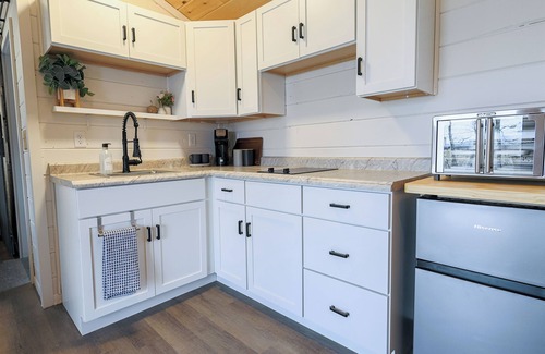 Corinth Cabin | Private Cabin - Hiking. Getaway. Near the ARK. No Cleaning Fees
