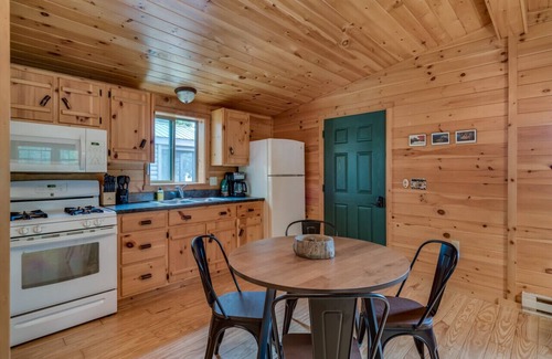 Wellesley Island Cabin | Private Cabin in the Woods-Close to all amenities