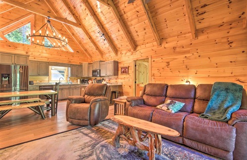 Mineral Bluff Cabin | Private Cabin w/Furnished Porch on < 3 Acres!