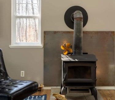 Roscoe House | Private Cabin with Guesthouse Hot Tub Fire Pits